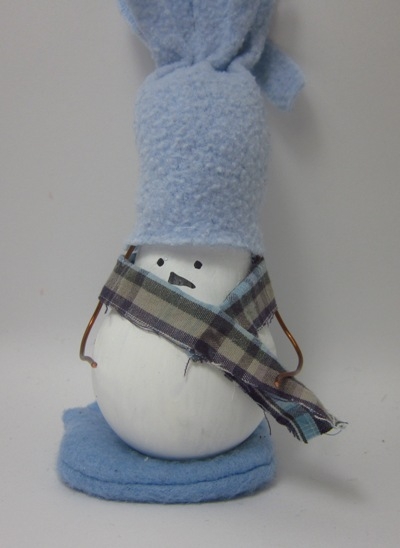 Поделка: снеговик из лампы