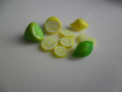 Лаймы и лимоны из пластики. Миниатюра